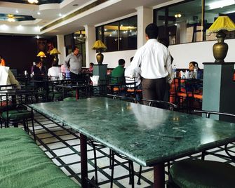 Magsons Resorts - Kosi - Restaurante