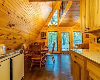 Eagles Rest Cabin w/Hot Tub - Sleeps 6 - Fort Payne - Keuken