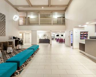 La Quinta Inn & Suites by Wyndham Rockwall - Rockwall - Lobby