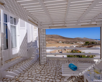 Aspalathras White Hotel - Φολέγανδρος - Μπαλκόνι