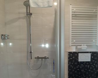 Landhotel Fuchsbau - Vohenstrauss - Ванна кімната