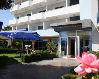 Hotel Freskia - Velipojë - Edificio
