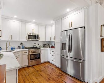 Driftwood Suite - Luxury Retreat in Newport - Newport
