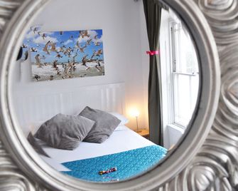 Motel Schmotel - Brighton
