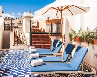 هوتل كورت - ميورقة - شرفة مرصوفة