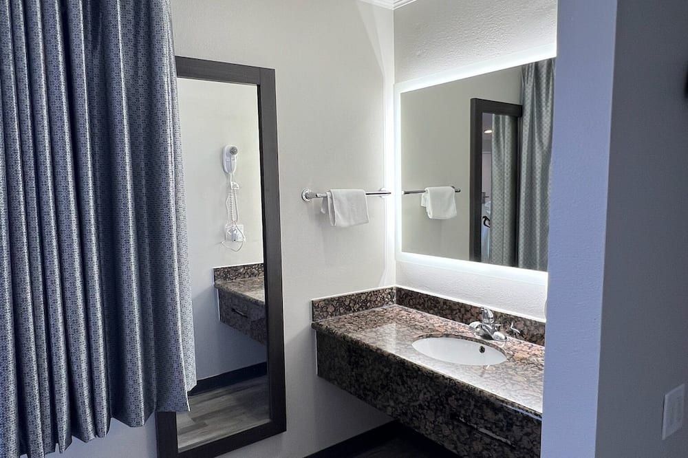 Cloud 9 Inn LAX - Inglewood - Bathroom