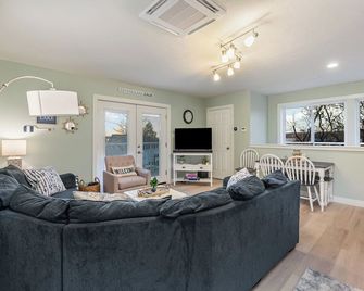 Beulah Apartment with Scenic Lake Views, Just 5 Minutes Away from the Beach! - Beulah - Sala de estar