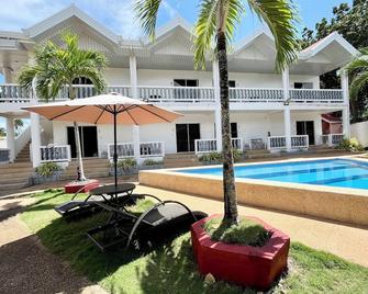 Conrada's Place Hotel and Resort - Panglao - Piscina