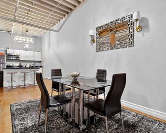 Huge 'man Cave' 2 Mins from Downtown Detroit Apts - Detroit - Essbereich
