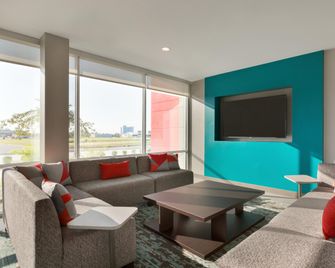 avid hotel Nashville South - Smyrna by IHG - Smyrna - Wohnzimmer