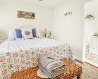 2Br/2Bath Cottage by the Beach, walk to beach and restaurants and stores - Solana Beach - Bedroom