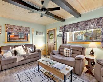 Hidden loft chalet #2387 - Big Bear - Living room