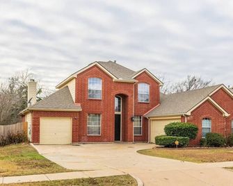 Large Comfy 4br Retreat/Great Location ~fam/Group - Mansfield - Будівля