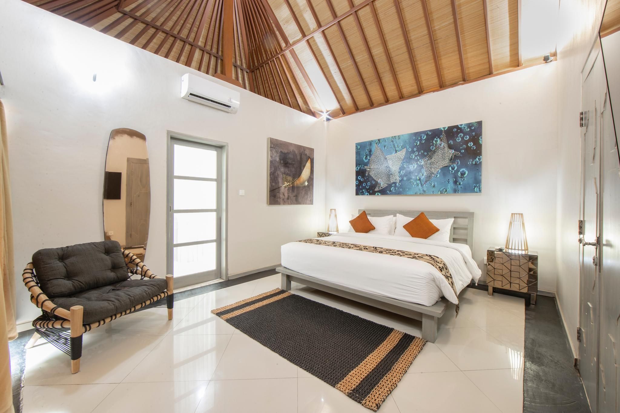 دامباتي فيلاز