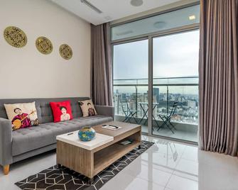 Hoasun Boutique Apartment - Vinhomes Central Park - Ho Chi Minh City - Living room