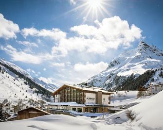 Hotel Almhof - Galtur - Building