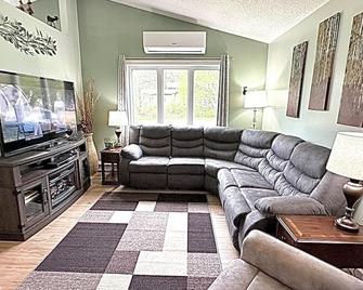 Ironwood - Outstanding, modern home with attached garage & patio, trail access - Ironwood - Living room