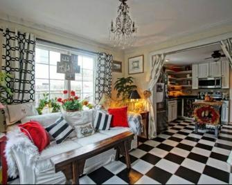 Cozy Cottage on Clay - Lewes - Living room
