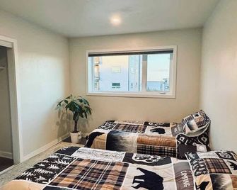 Modern House with Aurora Views - Yellowknife