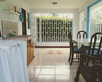 Room in House - Habitacion Y Bano Independientes - Guápiles - Comedor