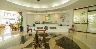 Discover Boracay Hotel - Pueblo de Calivo - Recepción