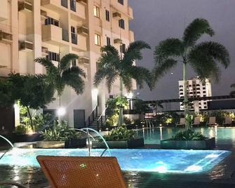 Modern Studio Condo in Heart of Quezon City - Quezon City - Pool