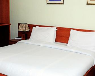 3J's Hotel Ltd - Abuja - Soveværelse