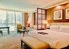 No Resort Fee ! Strip View Suite - Pools & Valet - Las Vegas - Bedroom
