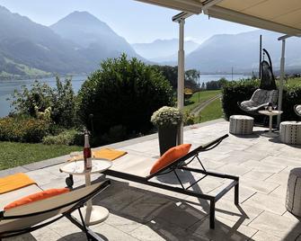 spacious detached villa with large garden above the Lake of Sarnen - Sarnen - Patio