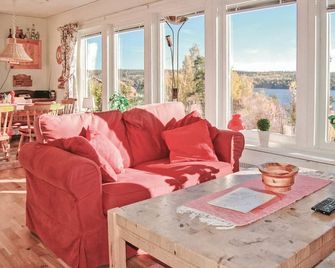 Gorgeous Home In Kil With Sauna - Kil - Living room