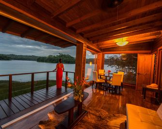 Las Lagunas Boutique Hotel - ฟลอเรส - ระเบียง