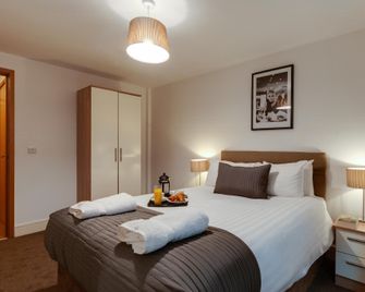 Base Serviced Apartments - Cumberland Apartments - Liverpool - Bedroom