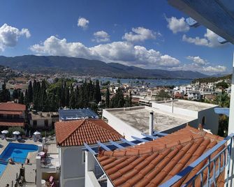 Ktm Sunny Villas - Póros - Balcone