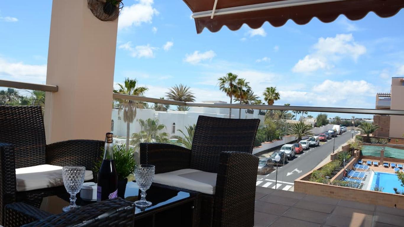 Esquinzo Pool & Beach