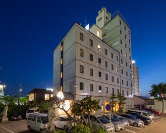 Apa Hotel Tsubamesanjo-Ekimae - Tsubame - Gebäude