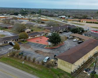 Cannon Inn By Capital O Gonzales Tx - Gonzales - Building