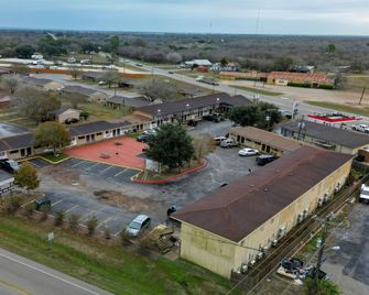 Cannon Inn By Capital O Gonzales Tx - Gonzales - Building