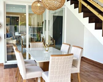 Oceanfront Villa in Amatecampo Beach - San Luis Talpa - Comedor