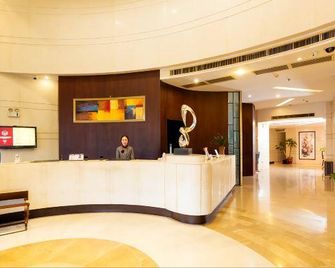 Eastern Kaiyue Business Hotel - Longyan - Front desk