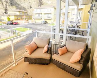 !!columbia Canyon Poolside Paradise!! Book Now For Summer! Unlimited Free Golf! - Quincy - Balcony