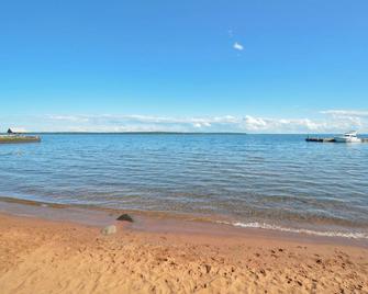 Classic Beach Front Condo with Lake Views - Bayfield - Beach