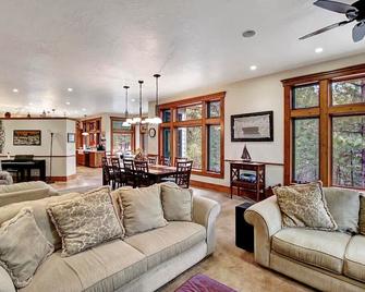 Modern Cabin, Epic Snowmobile Trail and Payette Ri - Cascade - Sala de estar