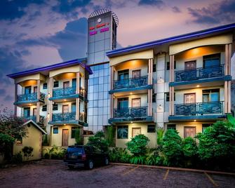 Palm Gardens and Guest House - Kampala - Budynek