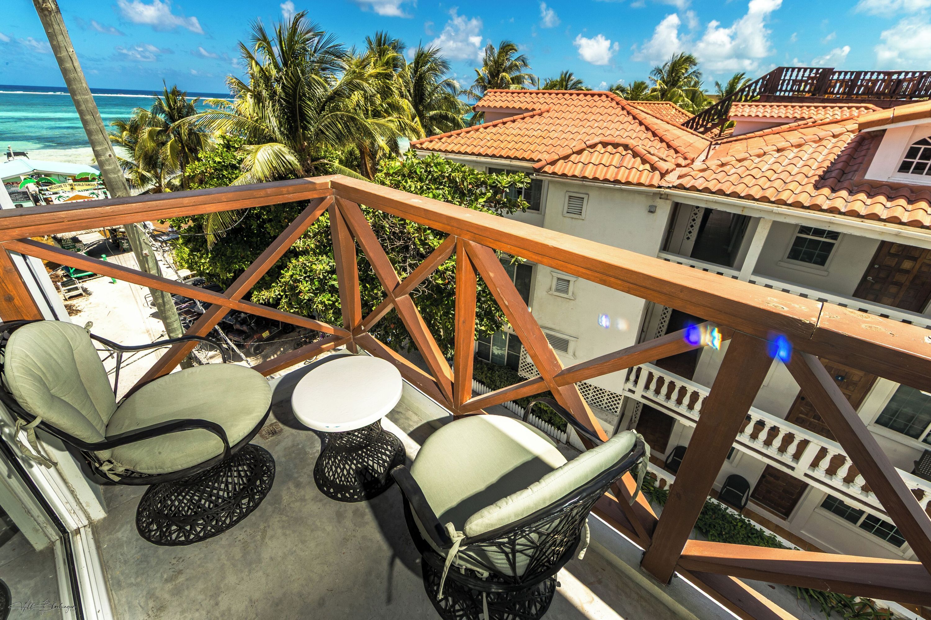 Sandbar Beachfront Hotel & Hostel Restaurant - סן פדרו - מרפסת