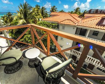 Sandbar Beachfront Hotel & Hostel Restaurant - San Pedro Town - Balkon