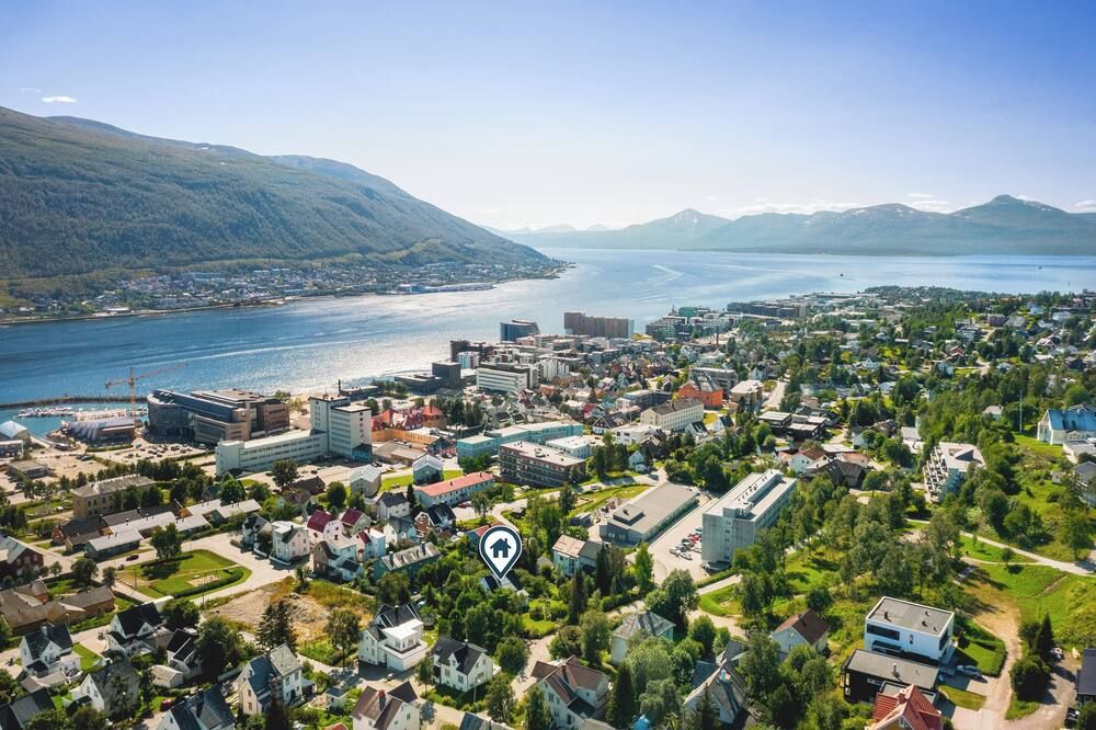 Historical Villa & Green Sanctuary in City Center - Tromso - Vista del exterior