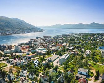 Historical Villa & Green Sanctuary in City Center - Tromso - Vista del exterior