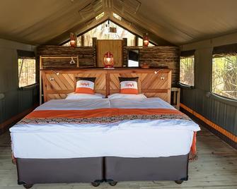 Semowi Lodge and Campsites - Maun - Bedroom