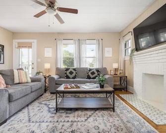 'My Tennessee Mountain Home' in Kingsport - Kingsport - Living room