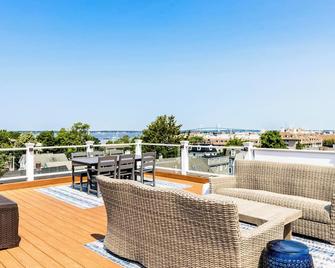 The Newport Lofts - 617 Thames Street - Newport - Dining room